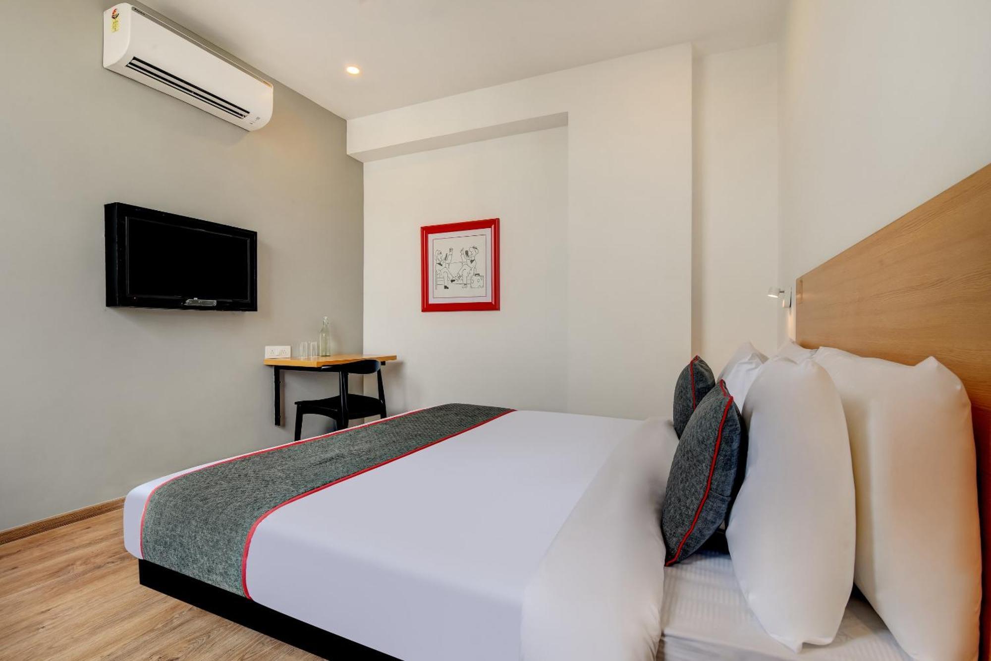 Townhouse 207 Hotel Downtown My Stay Jaipur Bagian luar foto