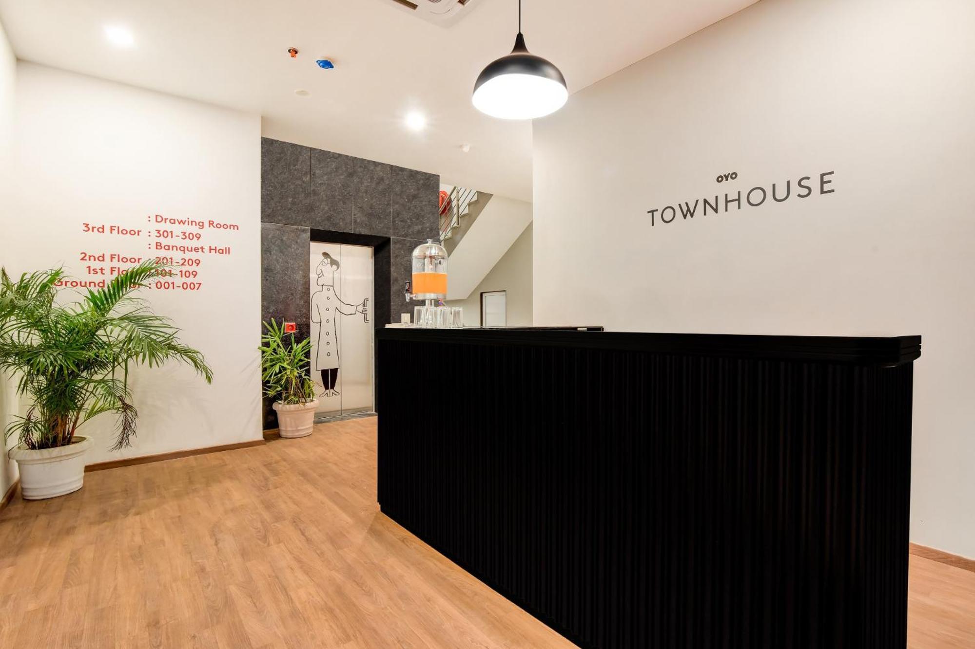 Townhouse 207 Hotel Downtown My Stay Jaipur Bagian luar foto