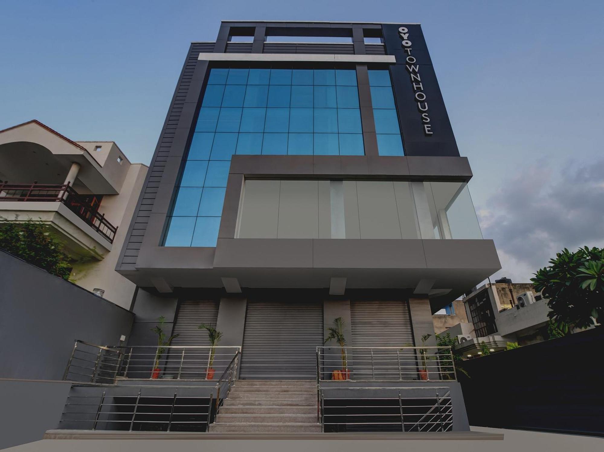 Townhouse 207 Hotel Downtown My Stay Jaipur Bagian luar foto
